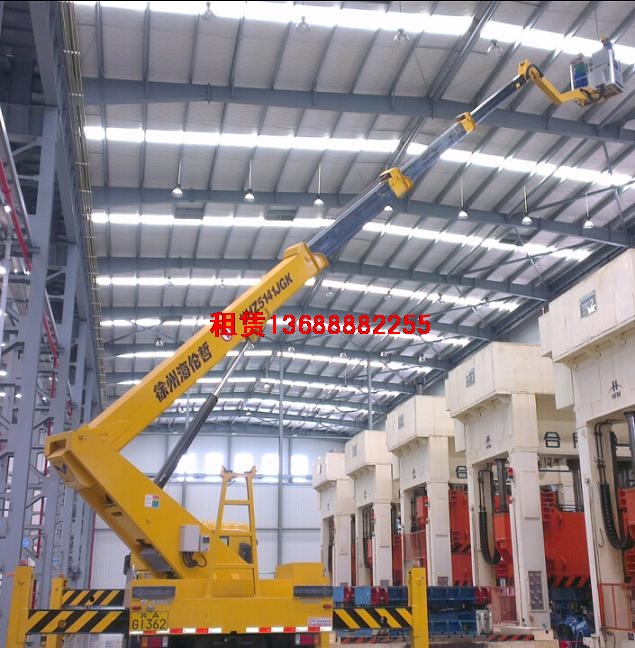 鋼結(jié)構(gòu)廠房高空作業(yè)現(xiàn)場